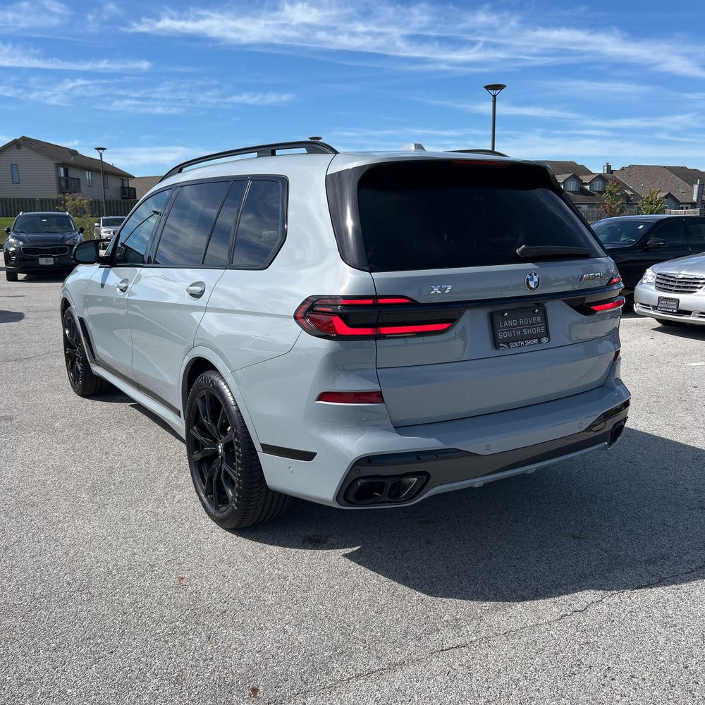 2024 BMW X7 M60i