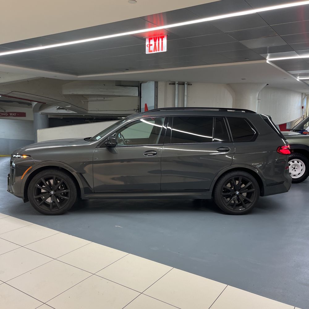 2025 BMW X7 M60i