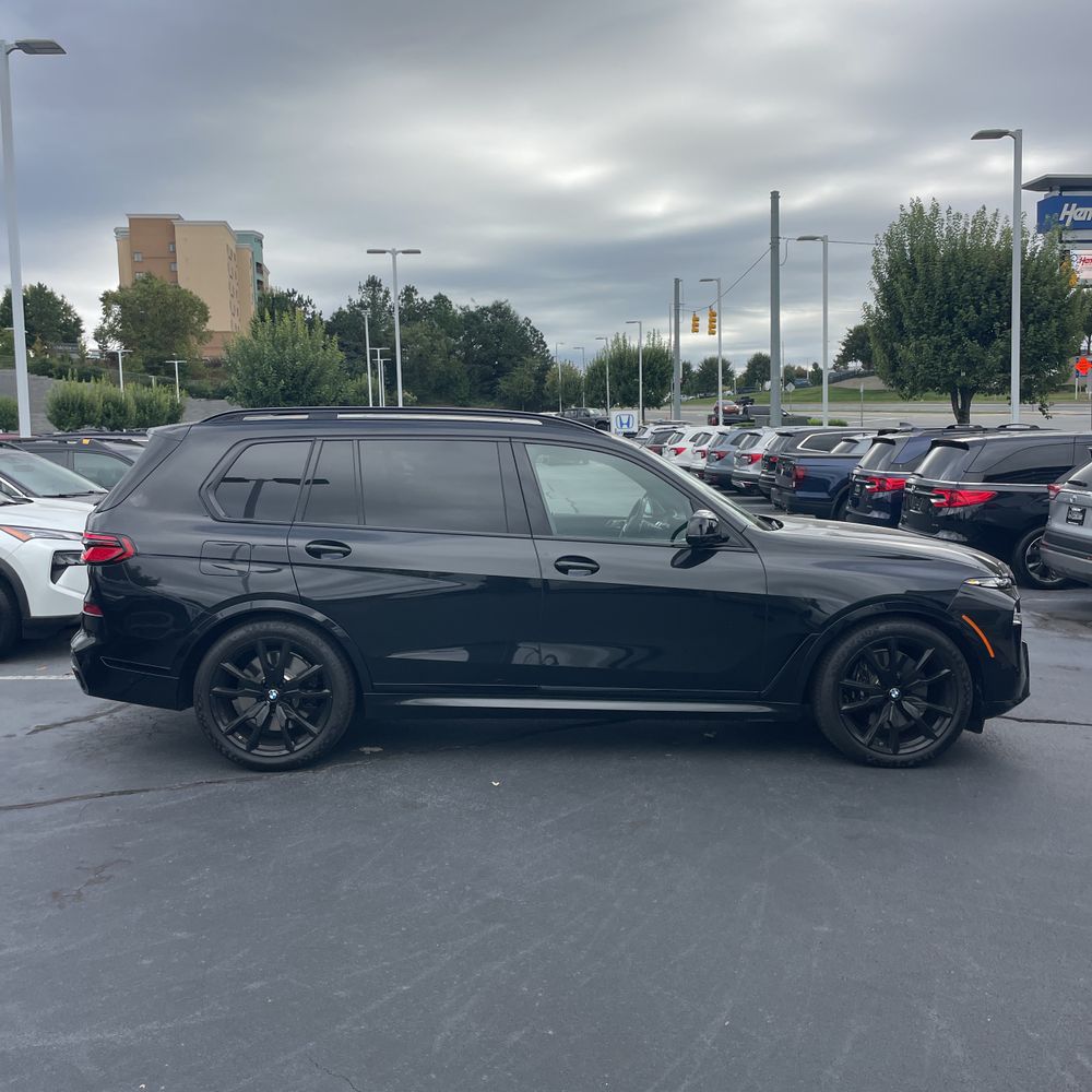 2025 BMW X7 M60i