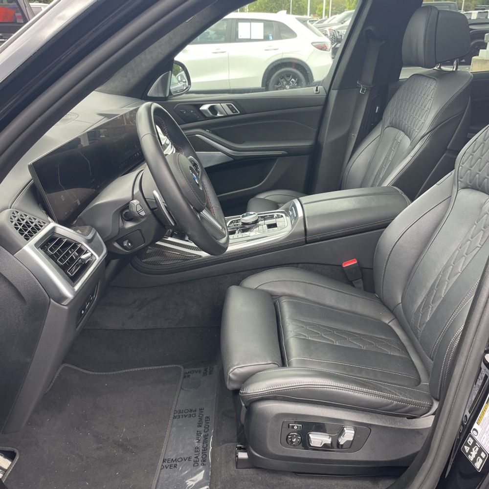 2025 BMW X7 M60i