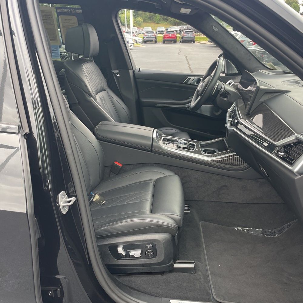 2025 BMW X7 M60i
