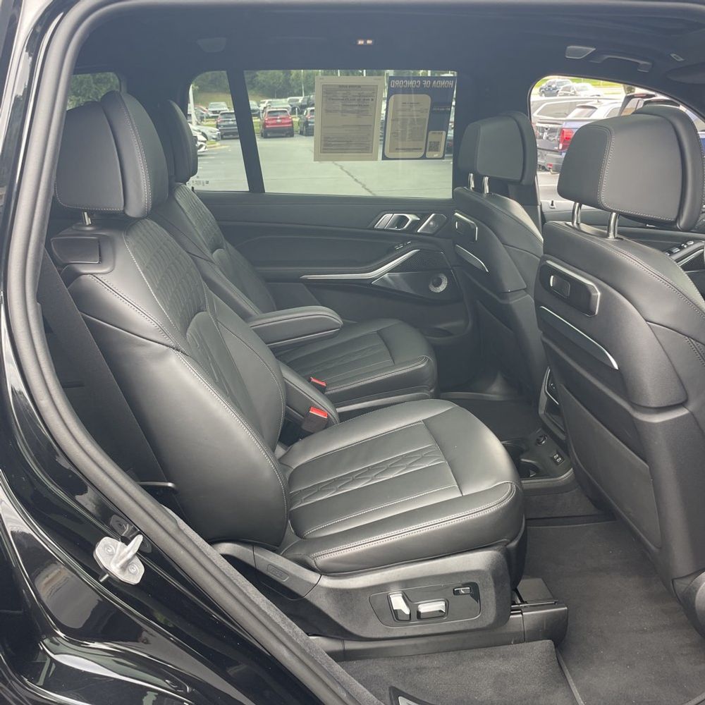 2025 BMW X7 M60i