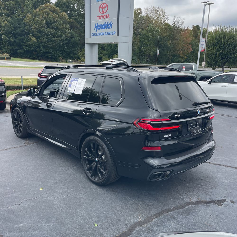 2025 BMW X7 M60i