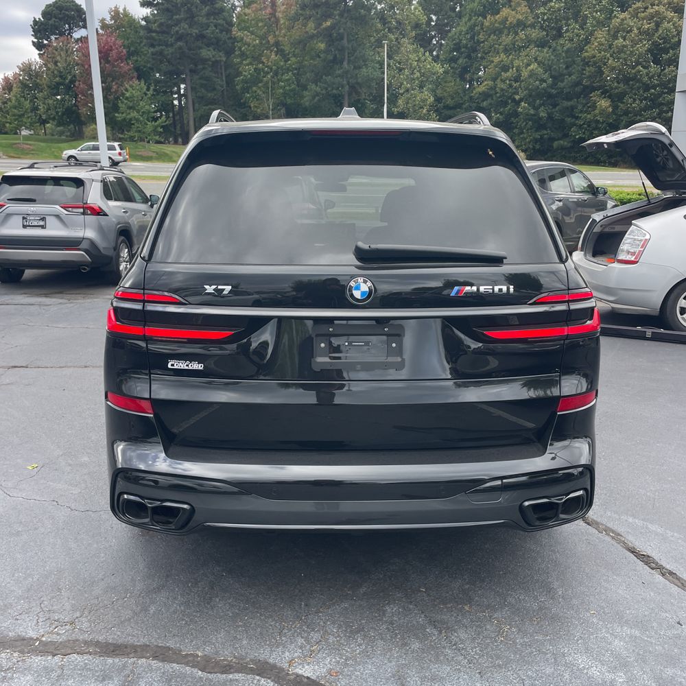 2025 BMW X7 M60i