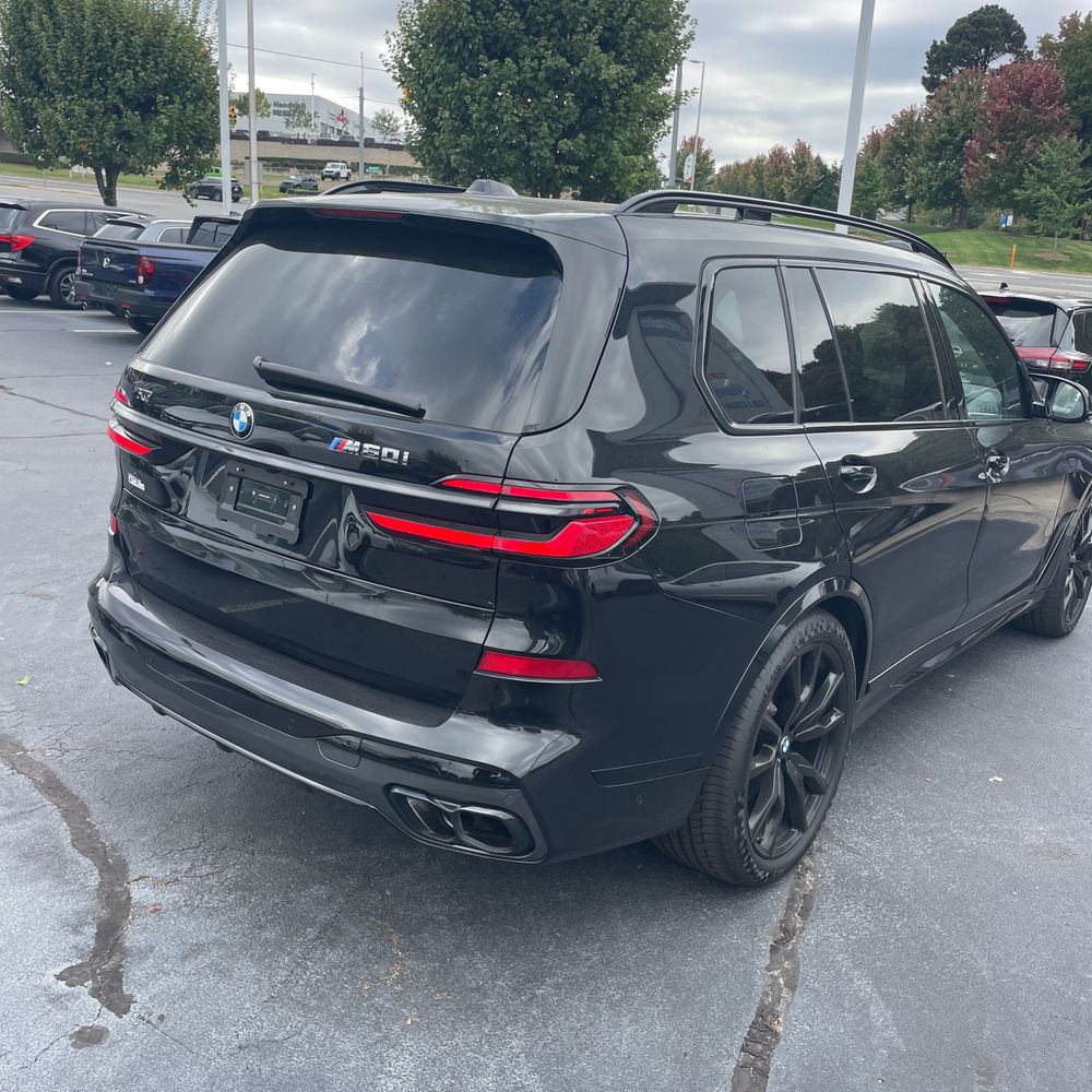 2025 BMW X7 M60i