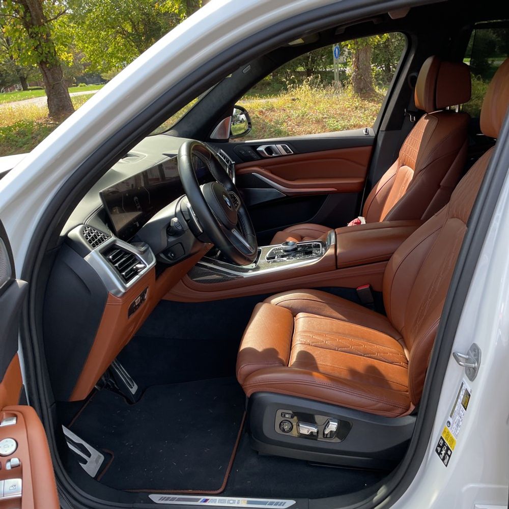 2023 BMW X7 M60i