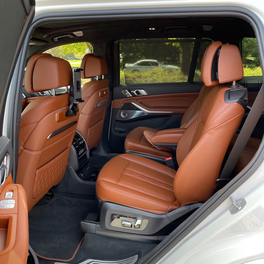 2023 BMW X7 M60i