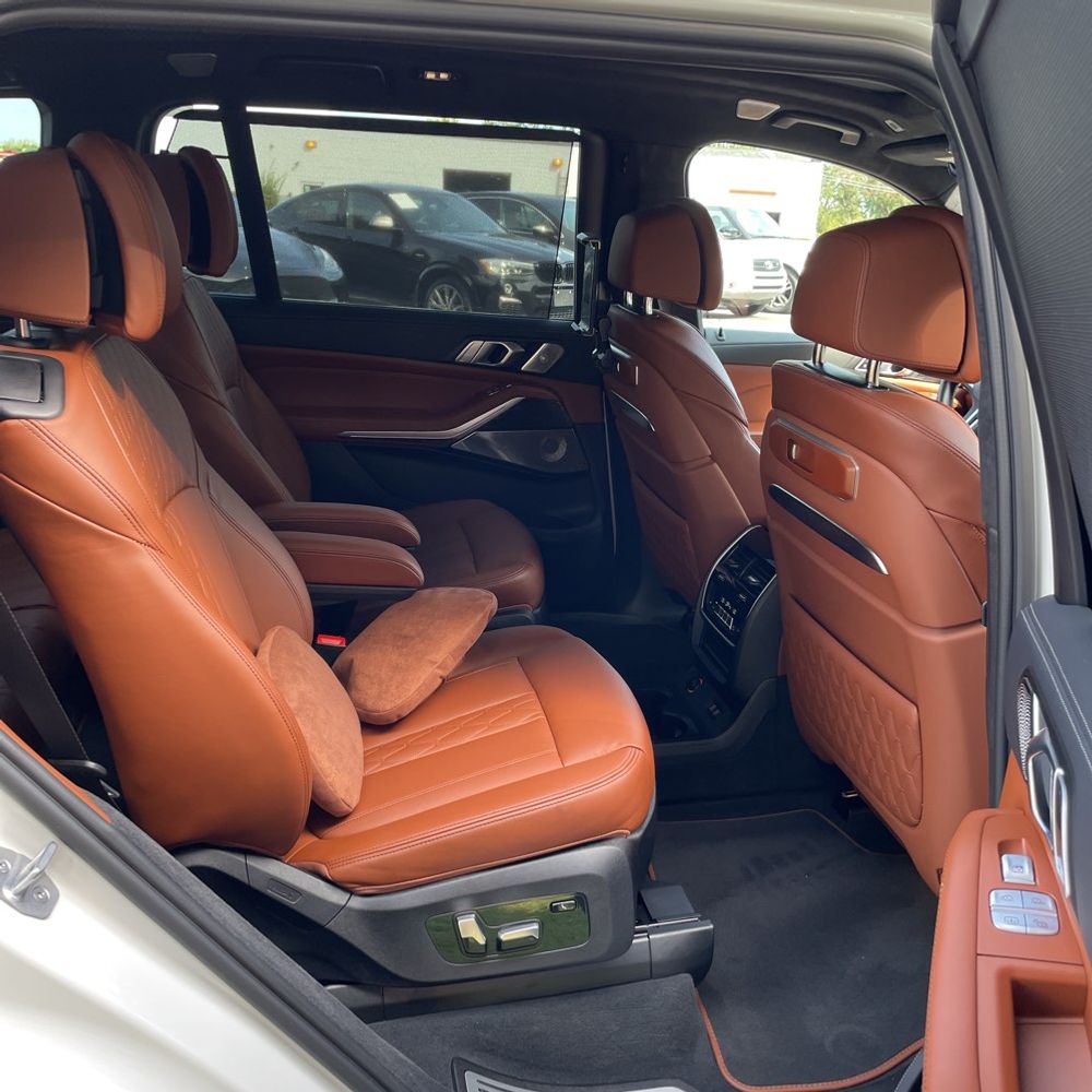2023 BMW X7 M60i