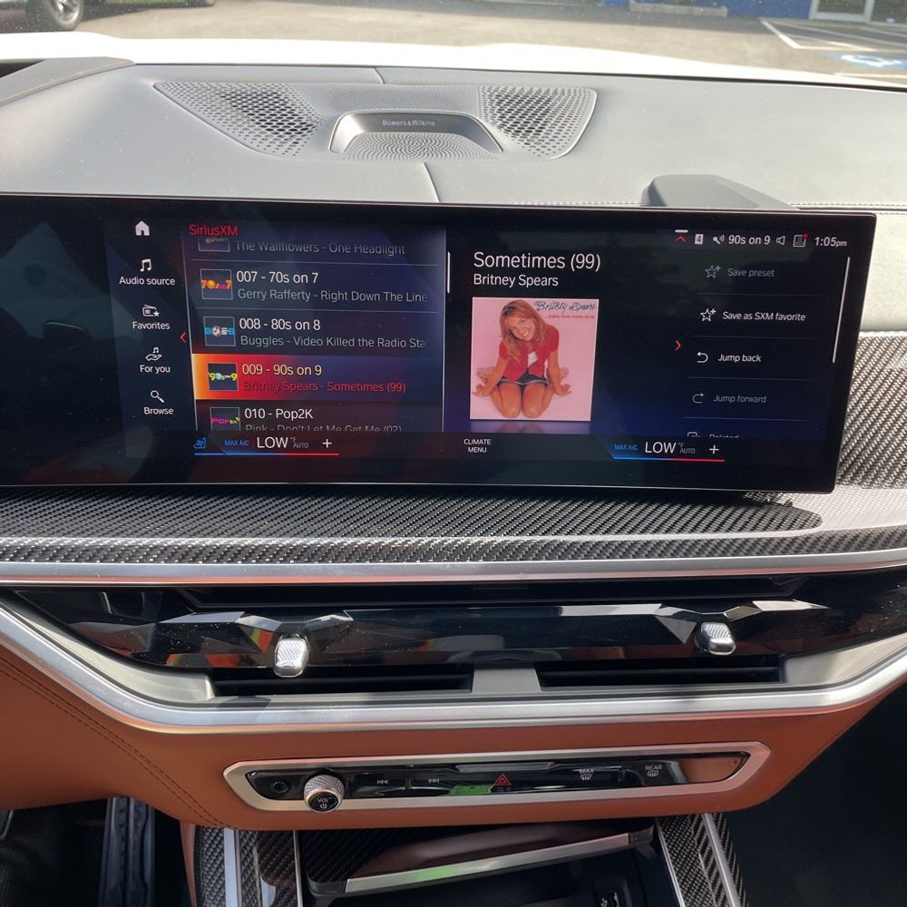 2023 BMW X7 M60i