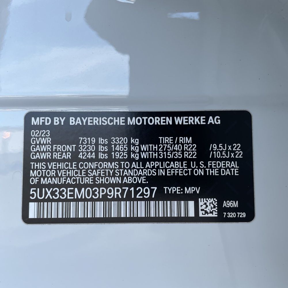 2023 BMW X7 M60i
