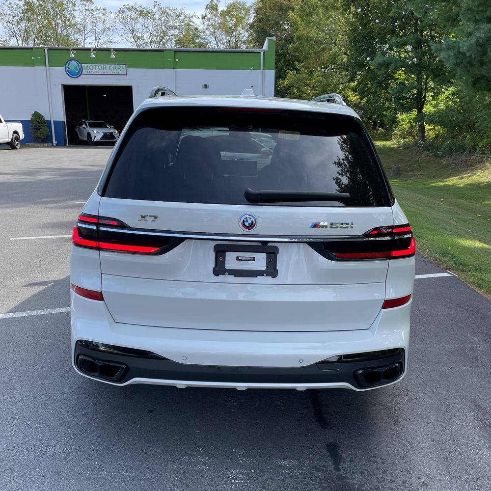2023 BMW X7 M60i