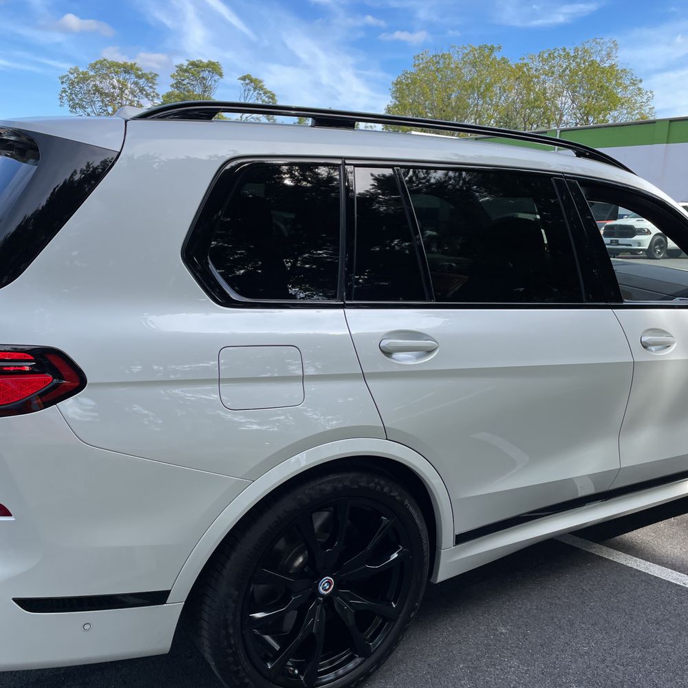 2023 BMW X7 M60i