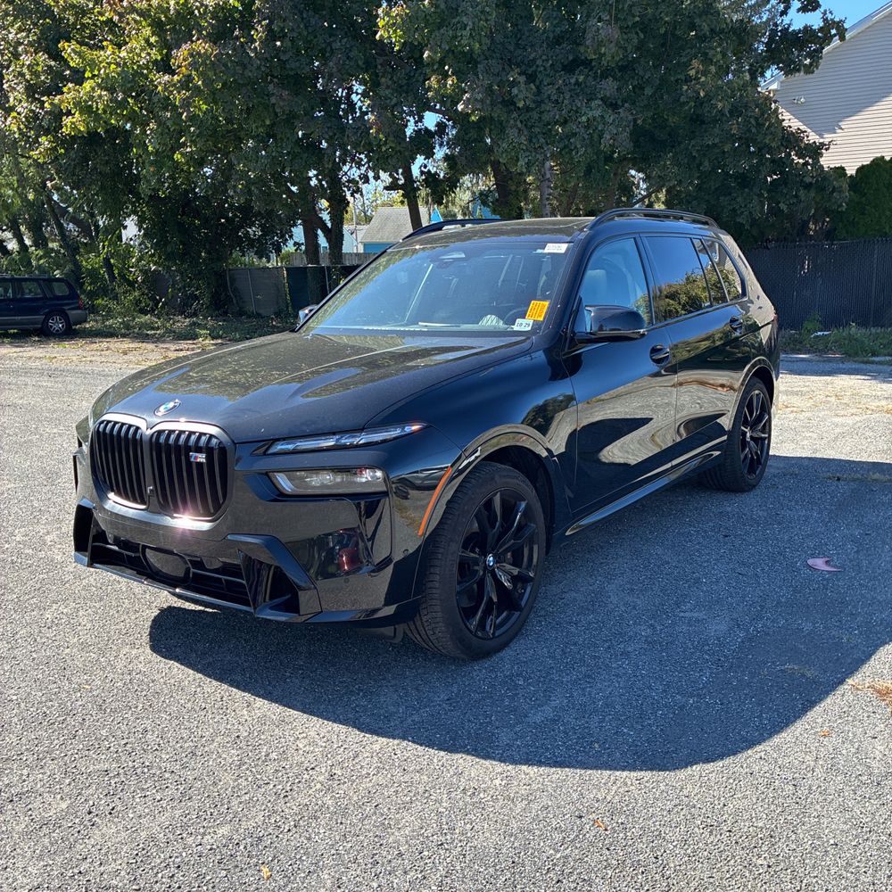 2025 BMW X7 M60i