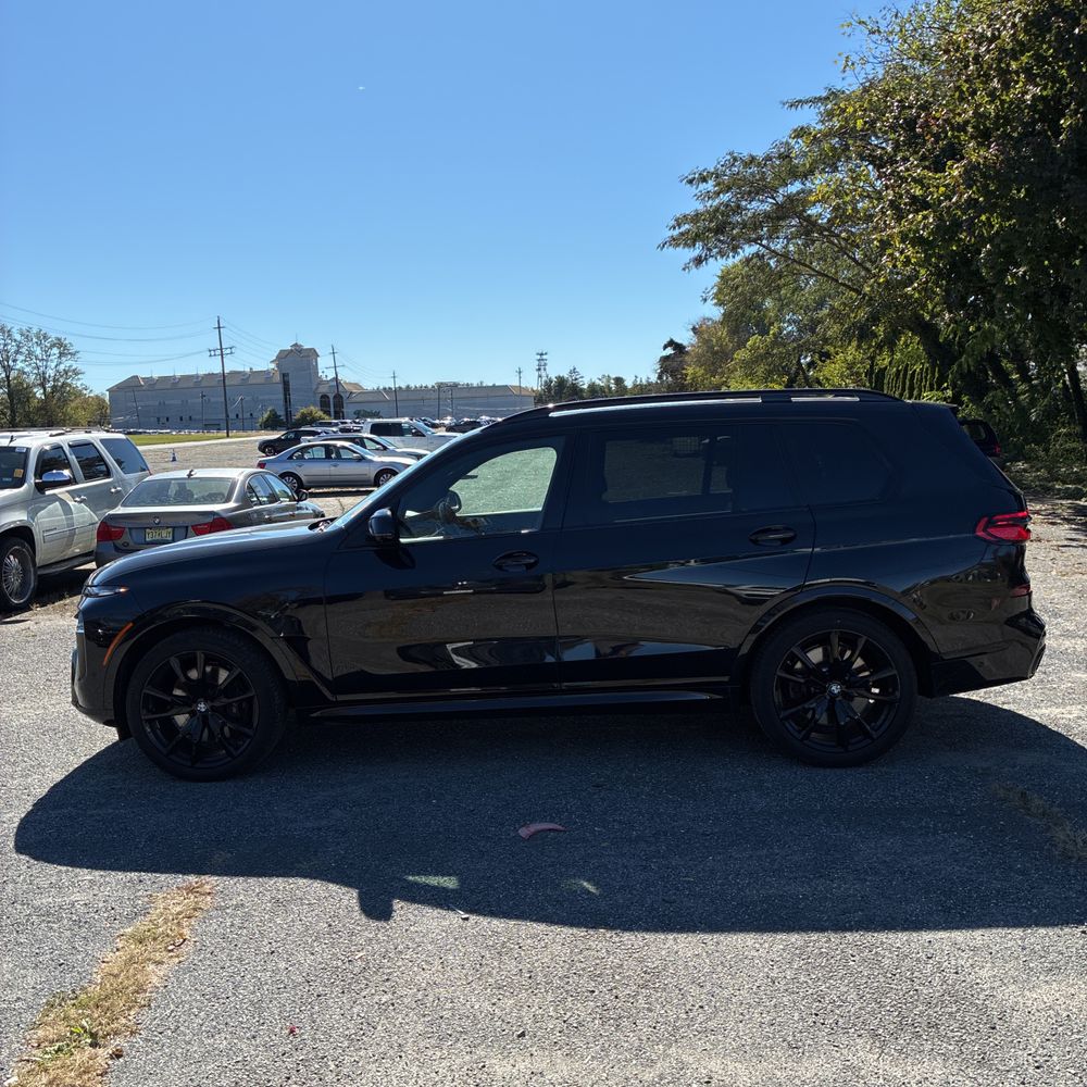 2025 BMW X7 M60i