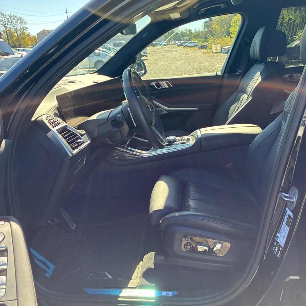 2025 BMW X7 M60i