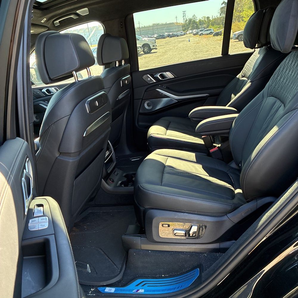 2025 BMW X7 M60i