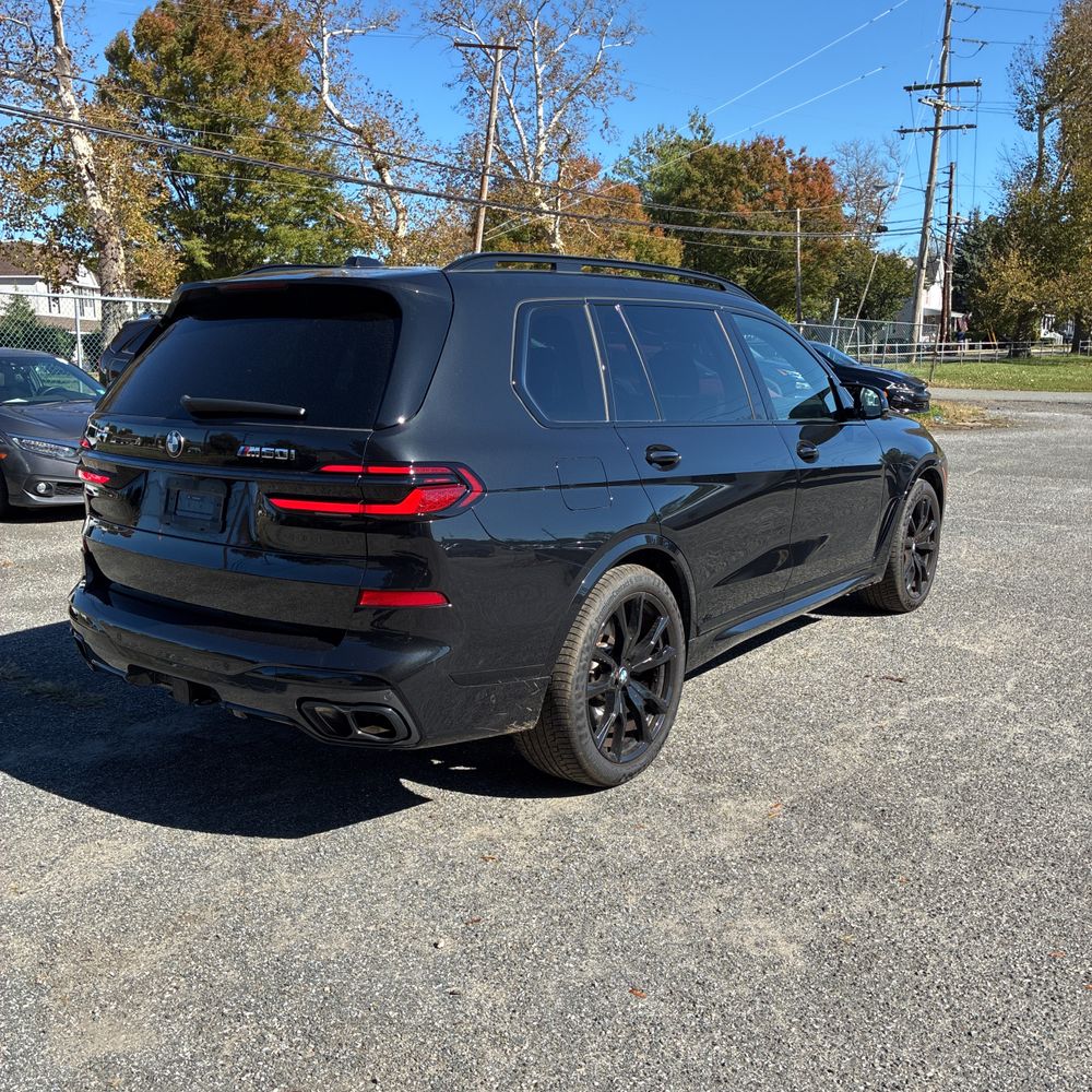 2025 BMW X7 M60i