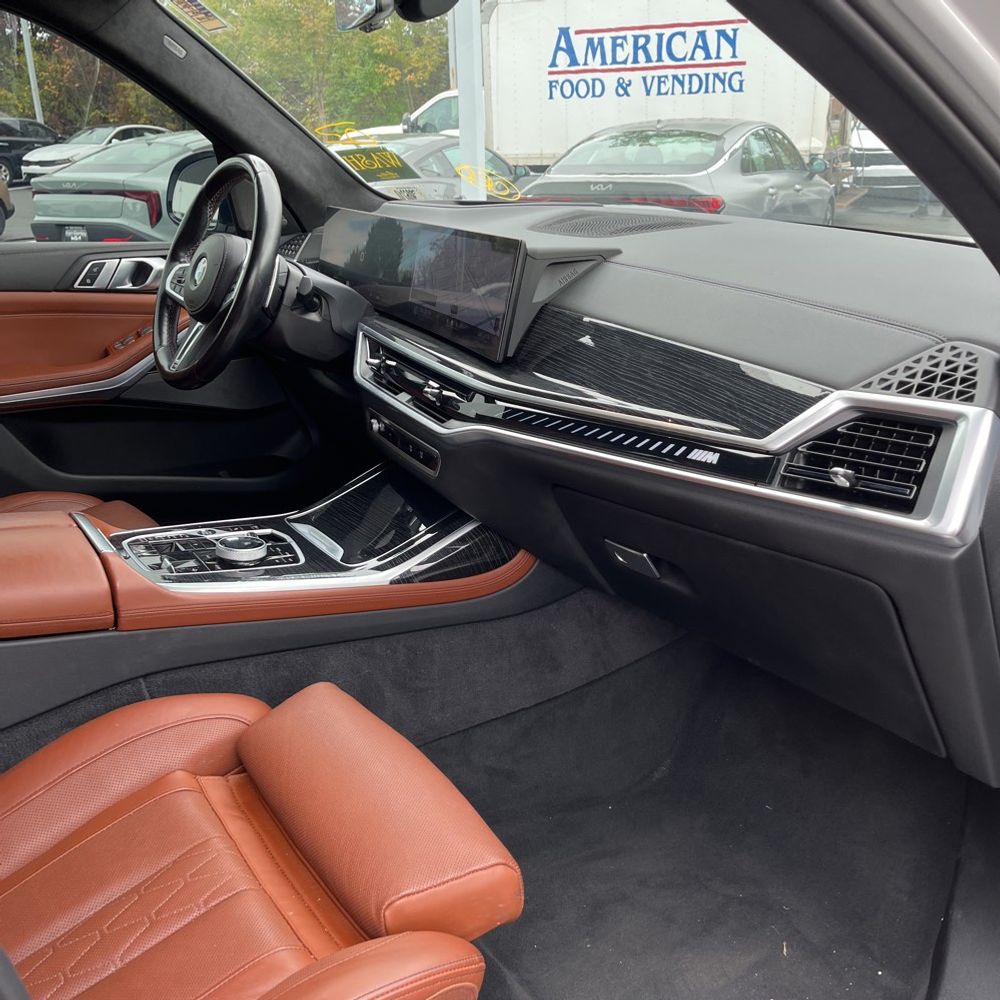 2024 BMW X7 M60i