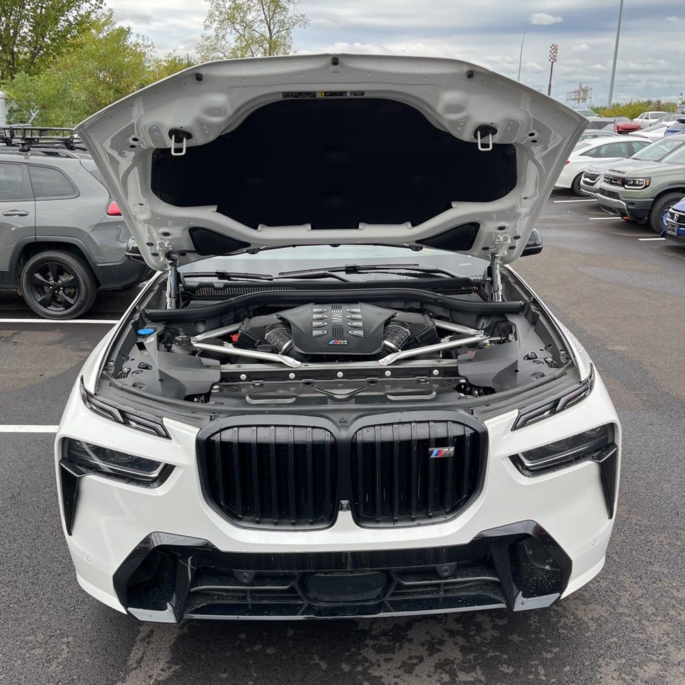 2024 BMW X7 M60i