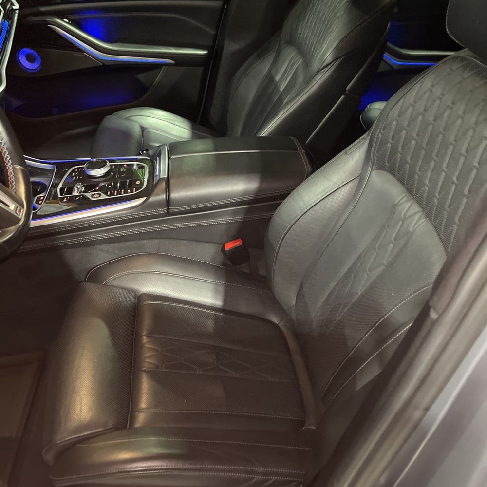 2023 BMW X7 M60i