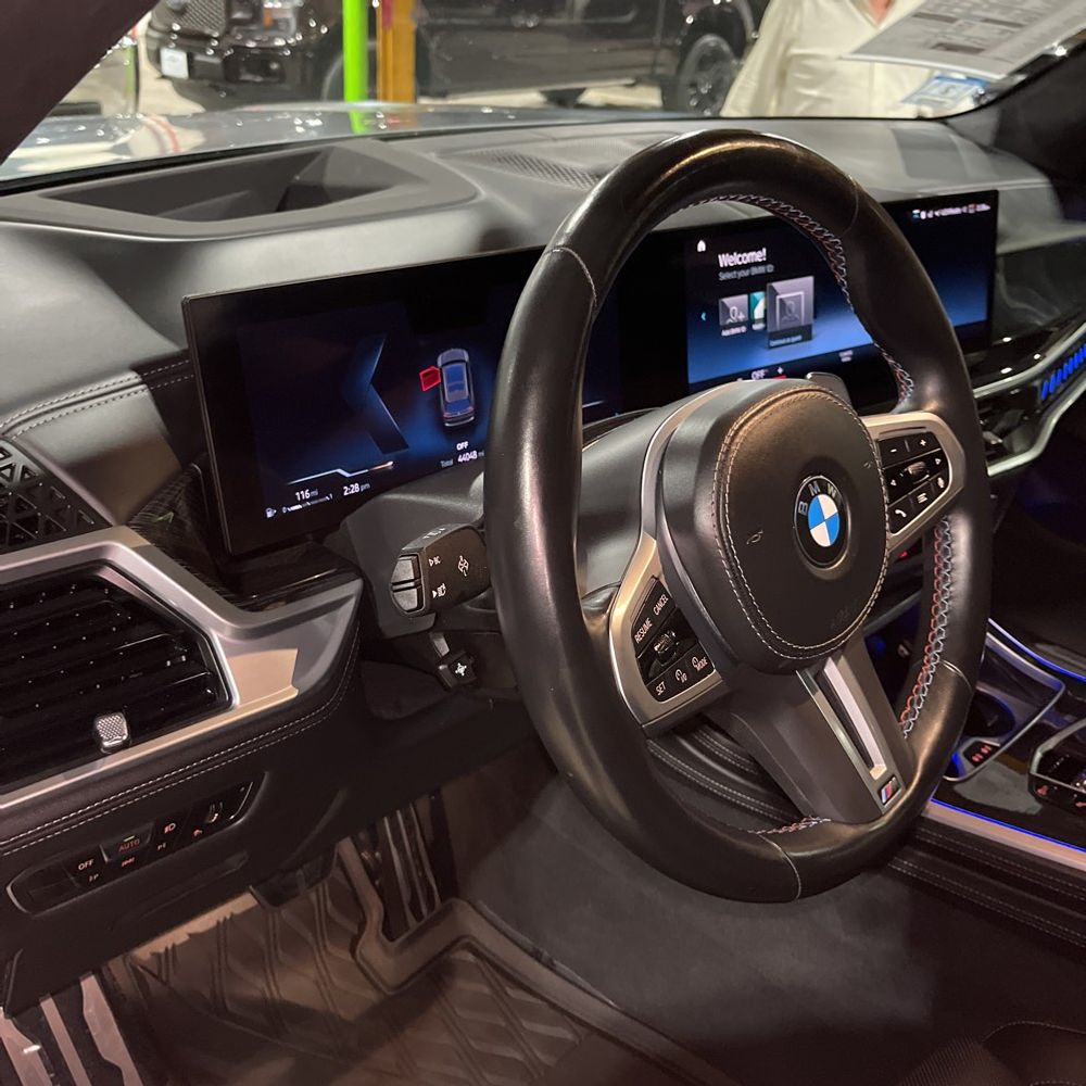 2023 BMW X7 M60i