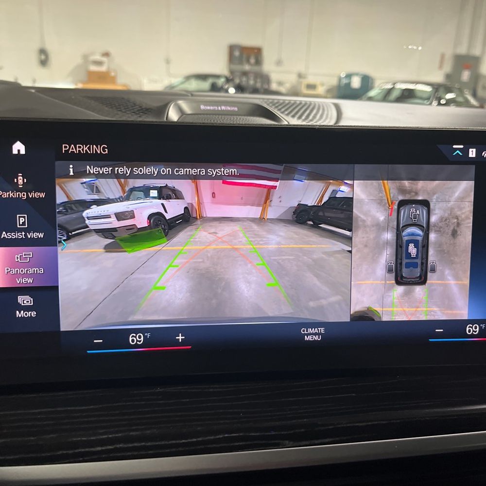 2023 BMW X7 M60i