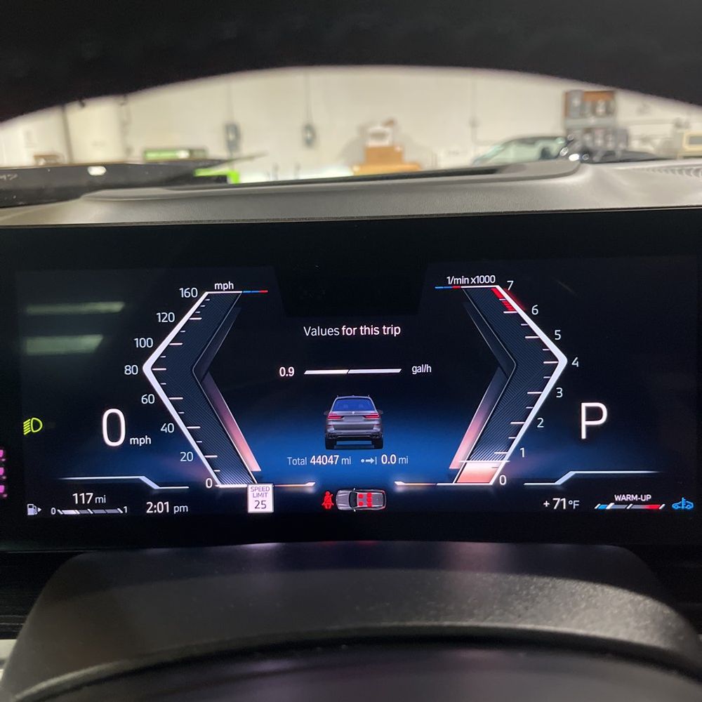 2023 BMW X7 M60i