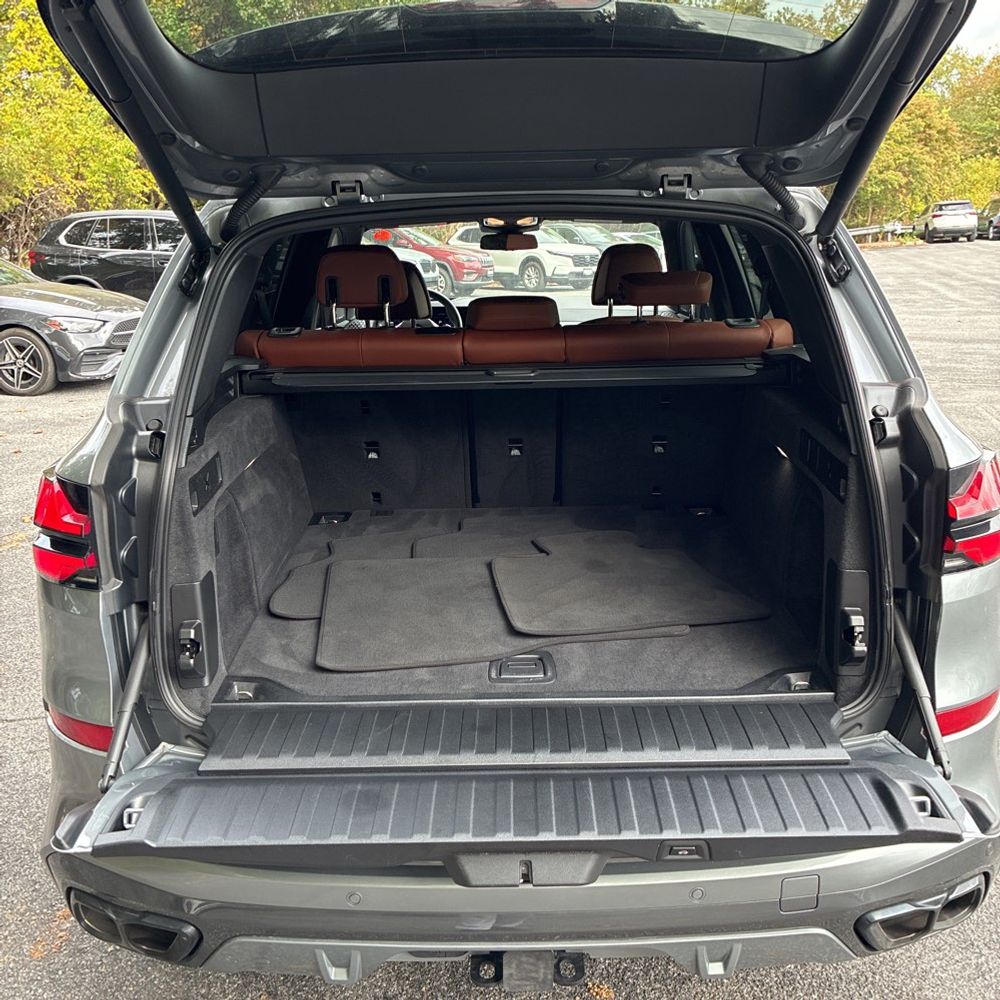 2025 BMW X5 M60i