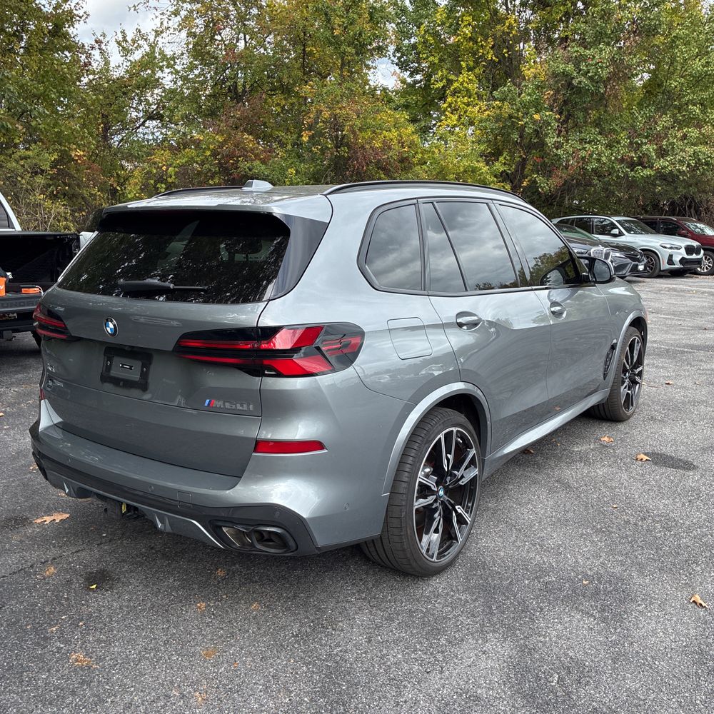 2025 BMW X5 M60i
