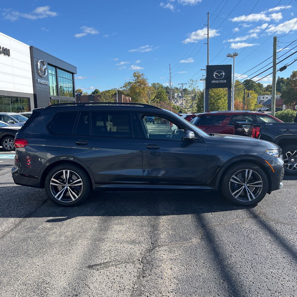 2022 BMW X7 M50i