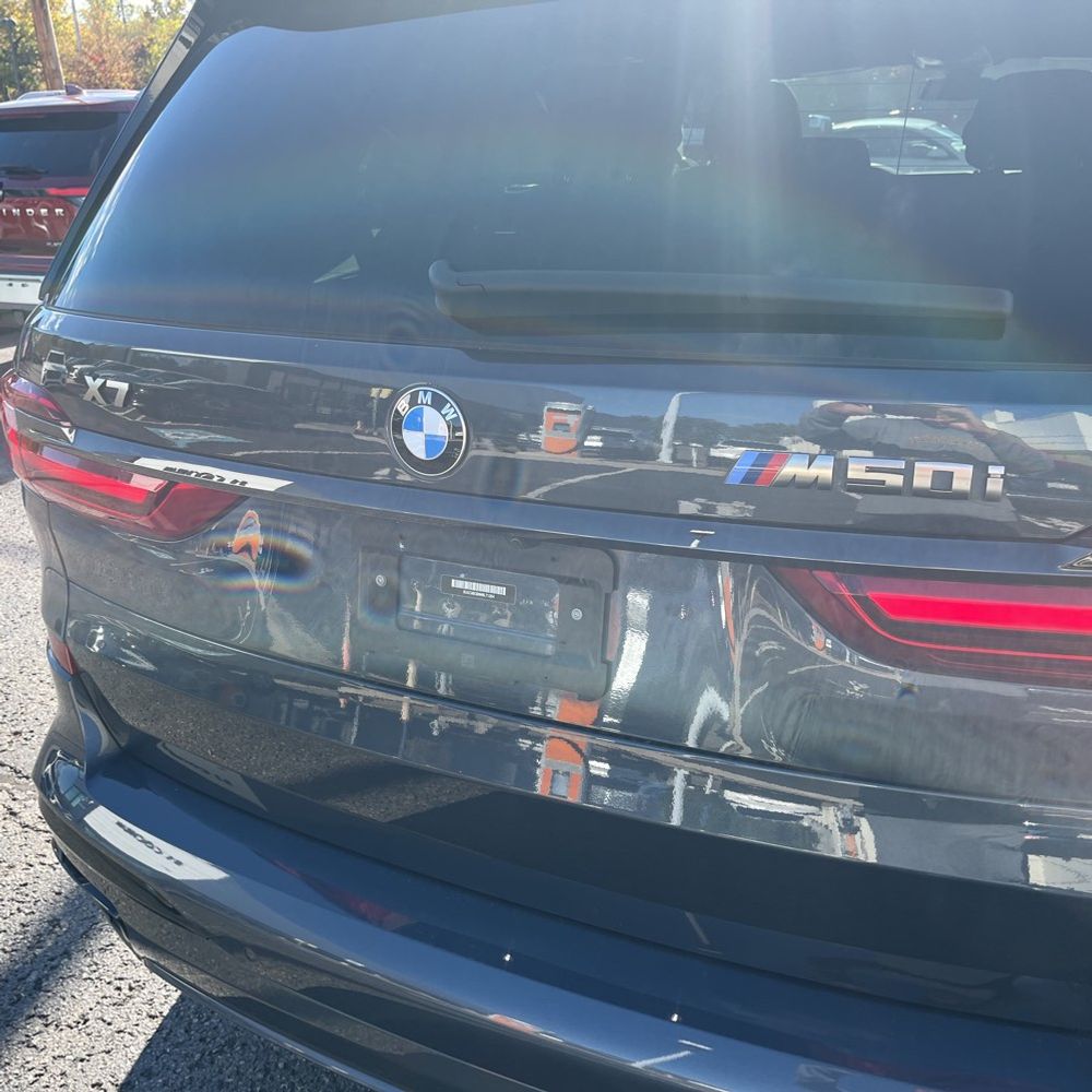 2022 BMW X7 M50i