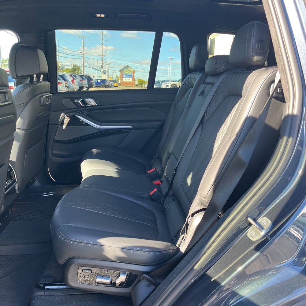 2022 BMW X7 M50i