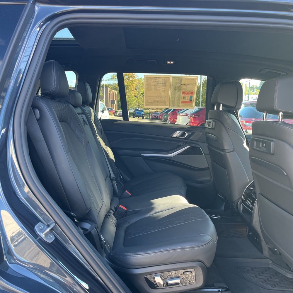 2022 BMW X7 M50i