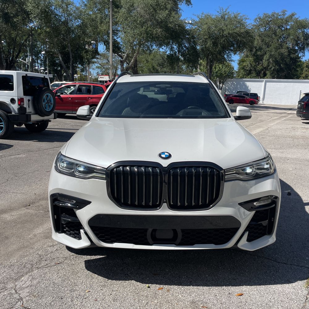 2022 BMW X7 M50i