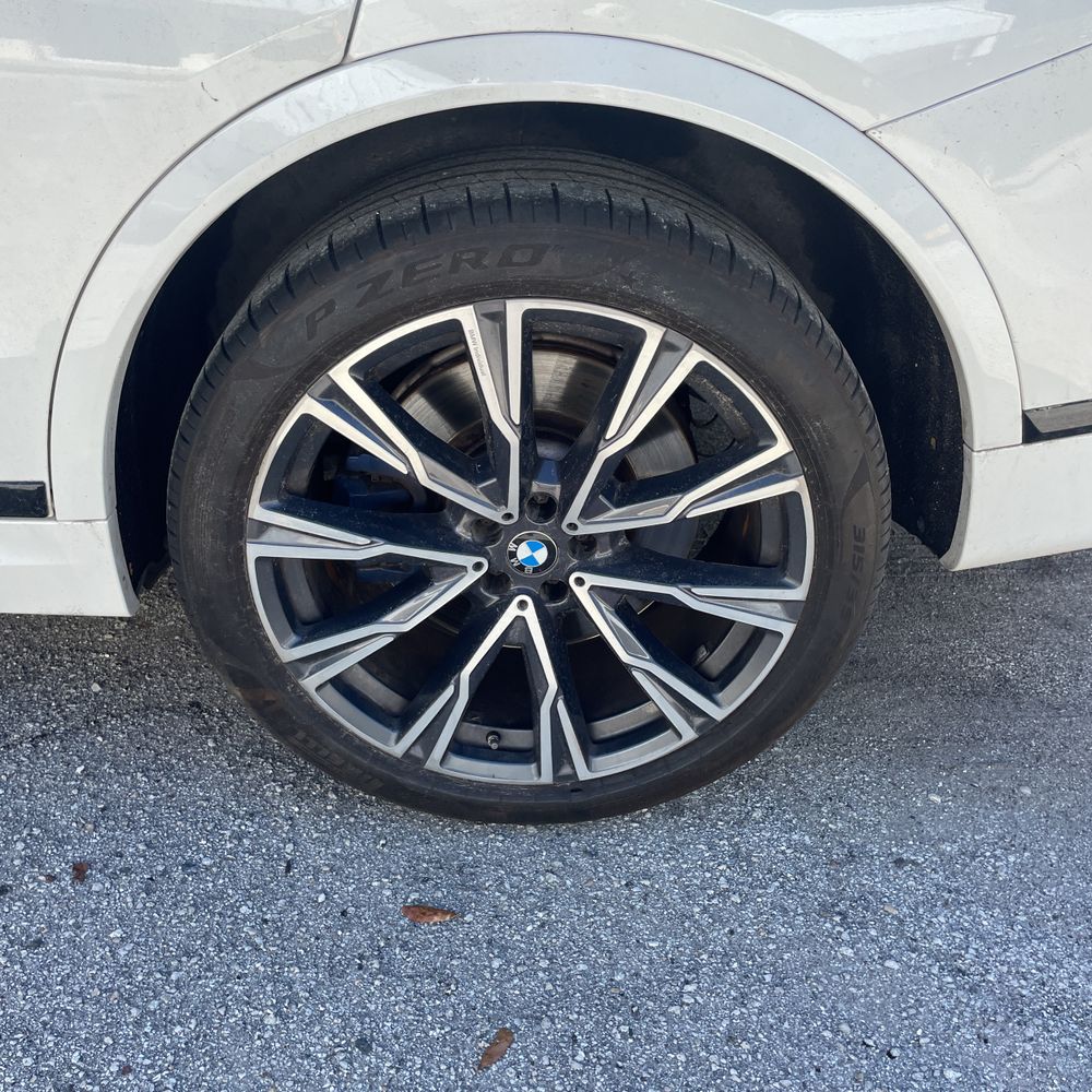 2022 BMW X7 M50i
