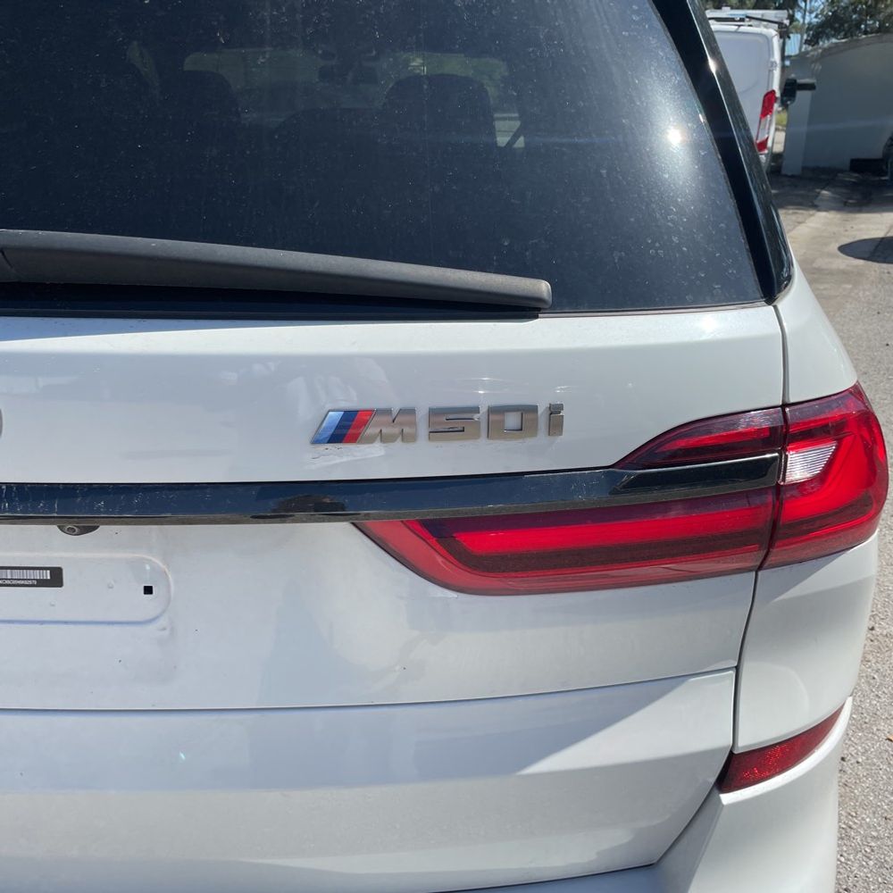 2022 BMW X7 M50i