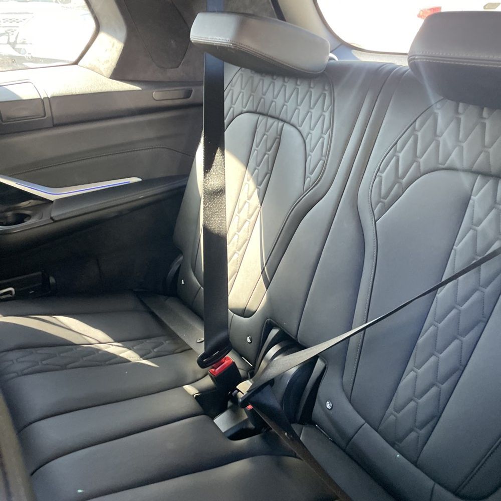 2022 BMW X7 M50i