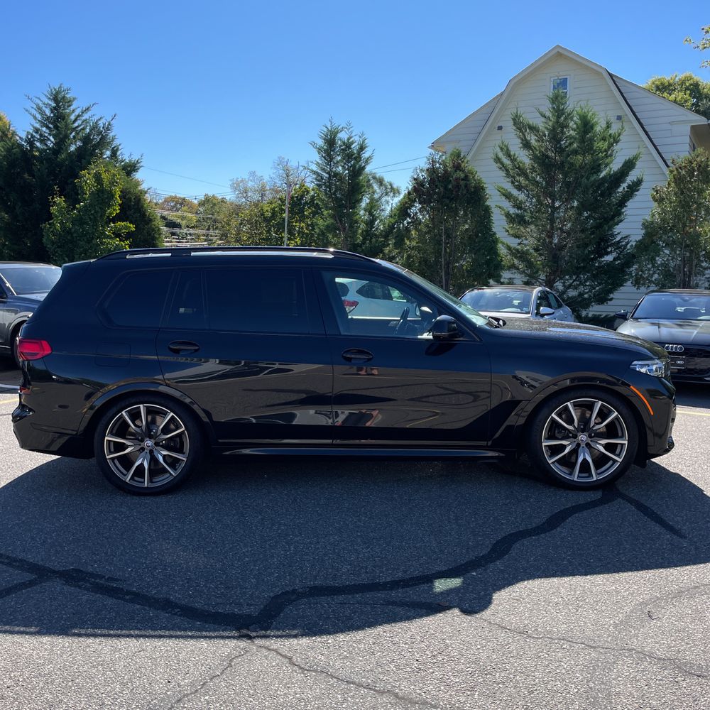 2022 BMW X7 M50i