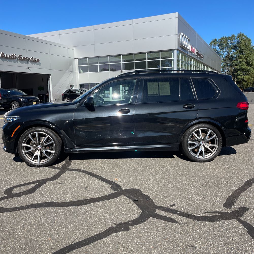 2022 BMW X7 M50i