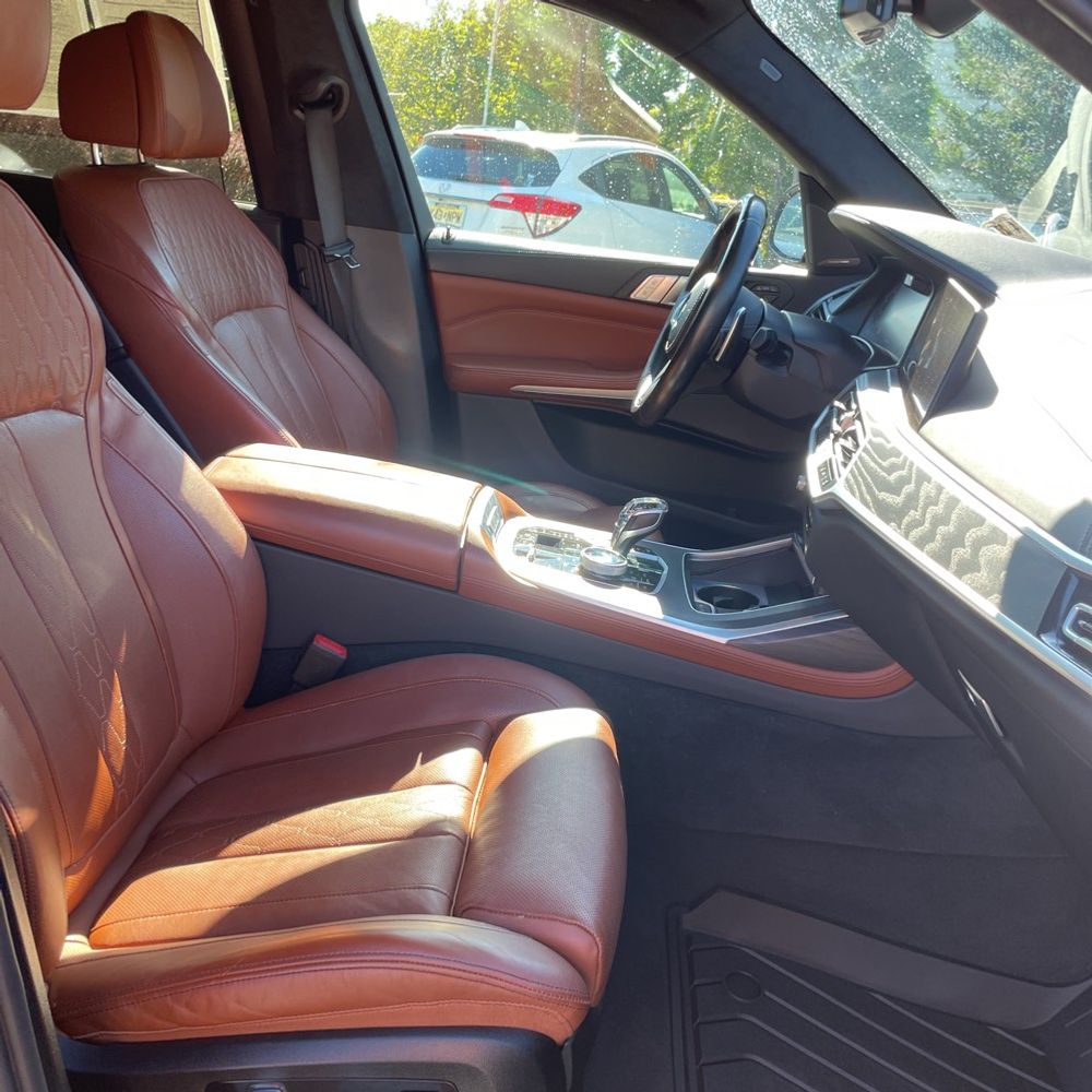 2022 BMW X7 M50i