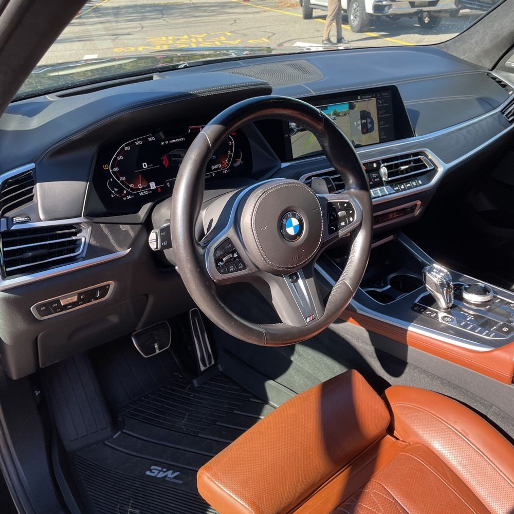 2022 BMW X7 M50i