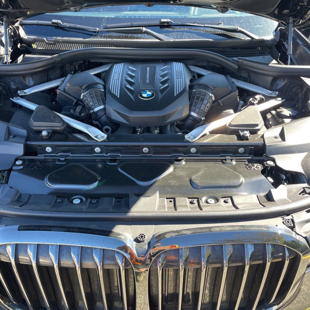 2022 BMW X7 M50i