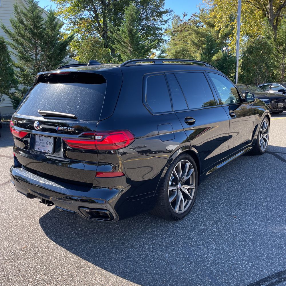 2022 BMW X7 M50i