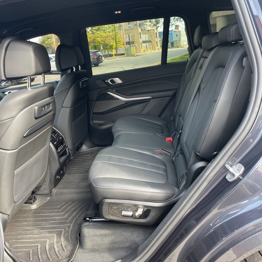 2022 BMW X7 M50i