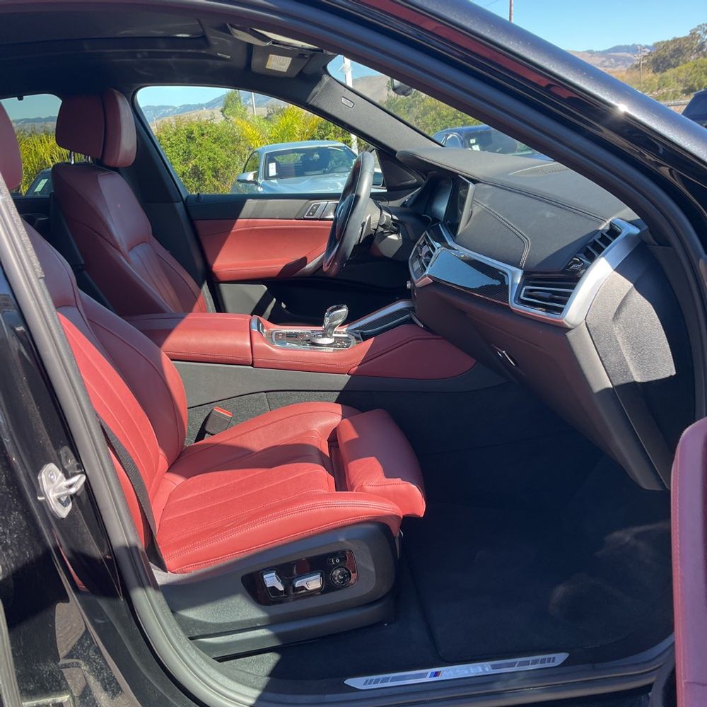 2021 BMW X6 M50i