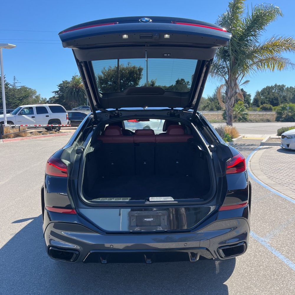2021 BMW X6 M50i