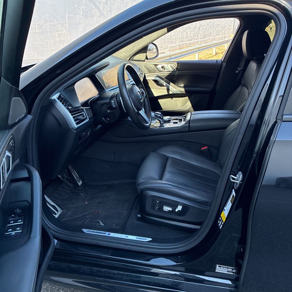 2022 BMW X6 M50i
