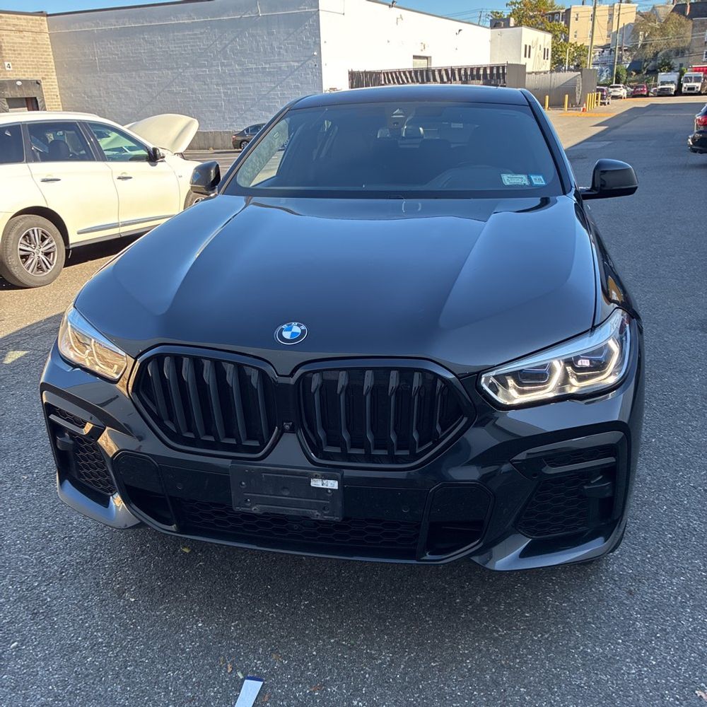 2022 BMW X6 M50i