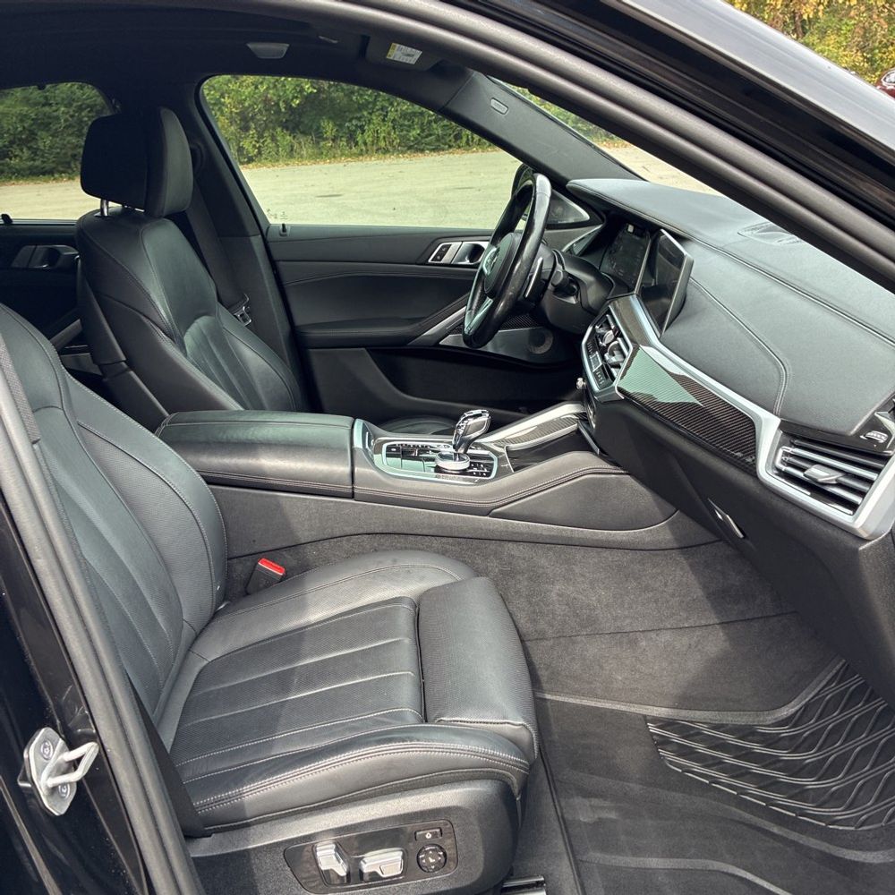 2022 BMW X6 M50i