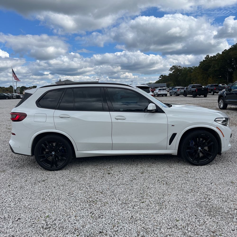 2022 BMW X5 M50i
